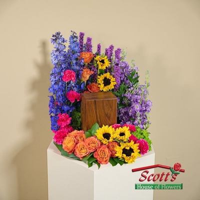 Treasured Memories Surround from Scott's House of Flowers in Lawton, OK