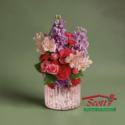 <b>Blooms for Mom</b> (M8) from Scott's House of Flowers in Lawton, OK